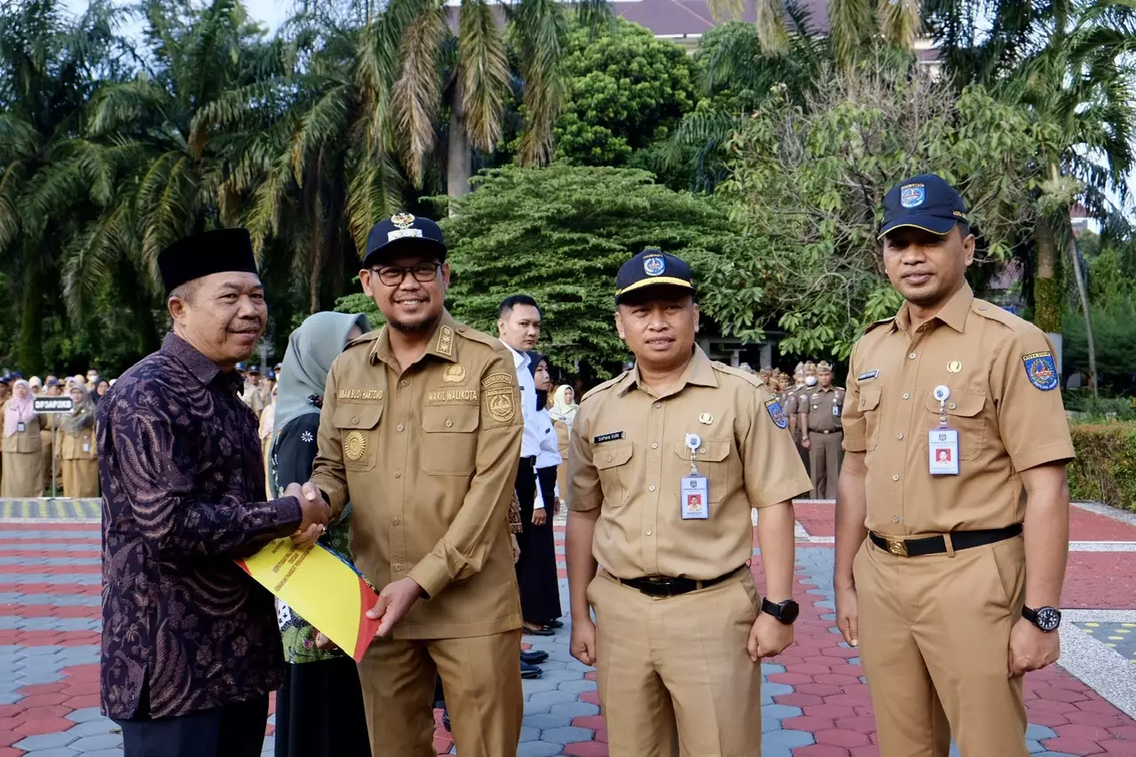 Wakil Wali Kota Serahkan SK Pensiun kepada Empat ASN