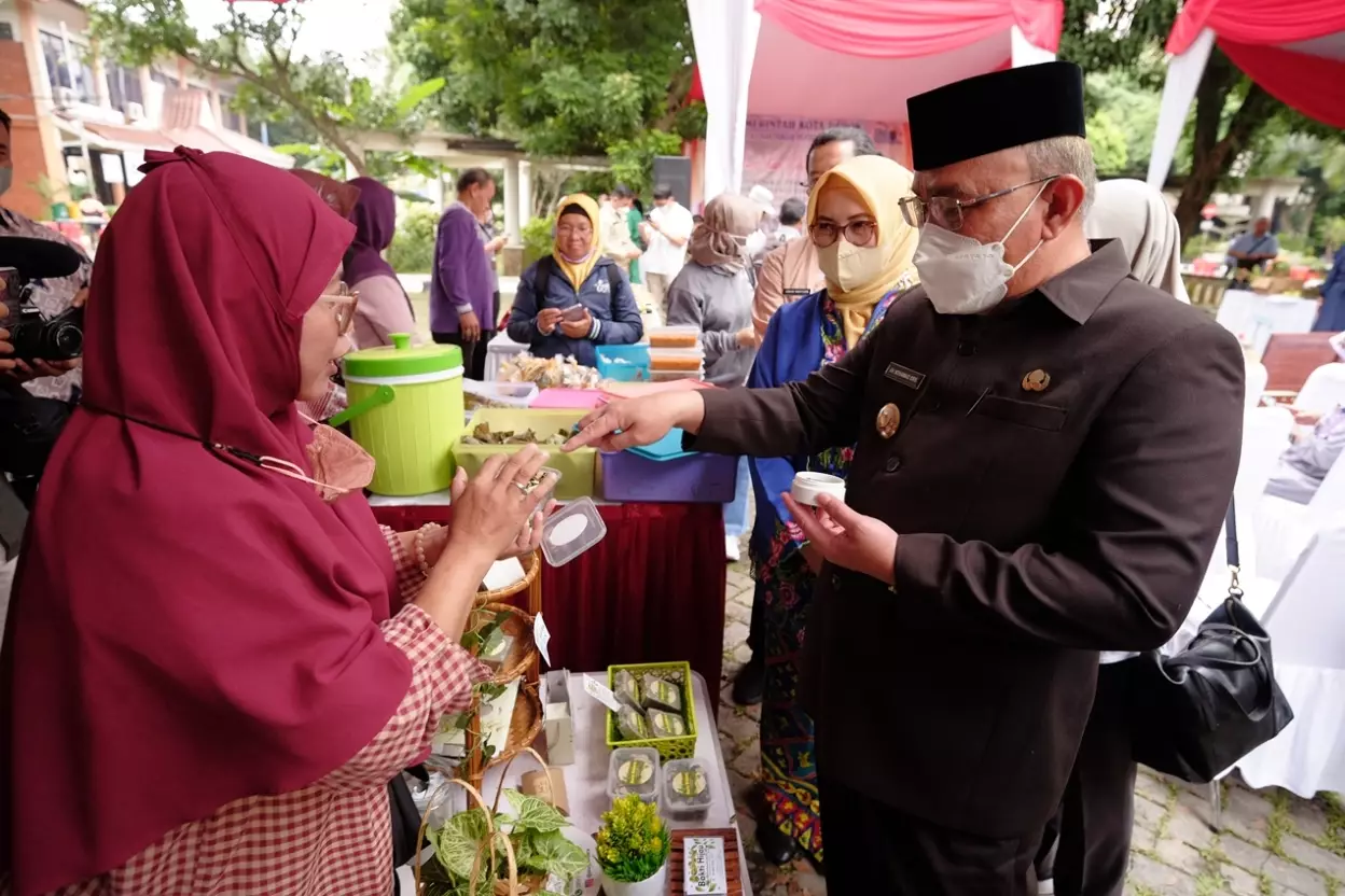 Wali Kota Tinjau Stan Pasar Tani DKP3 Kota Depok