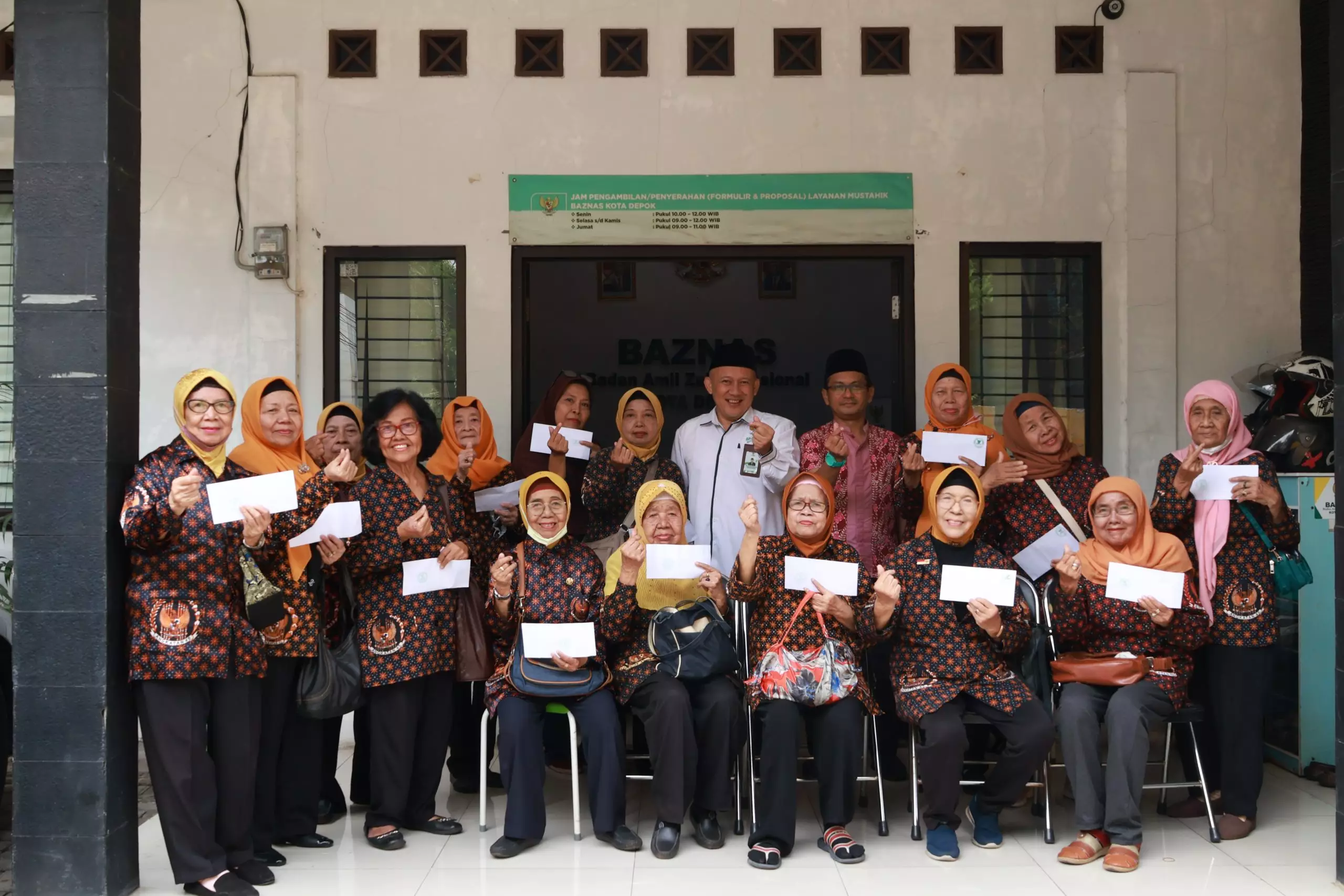 Momen Hari Pahlawan, BAZNAS Depok Beri Bantuan Kepada 27 Keluarga Veteran