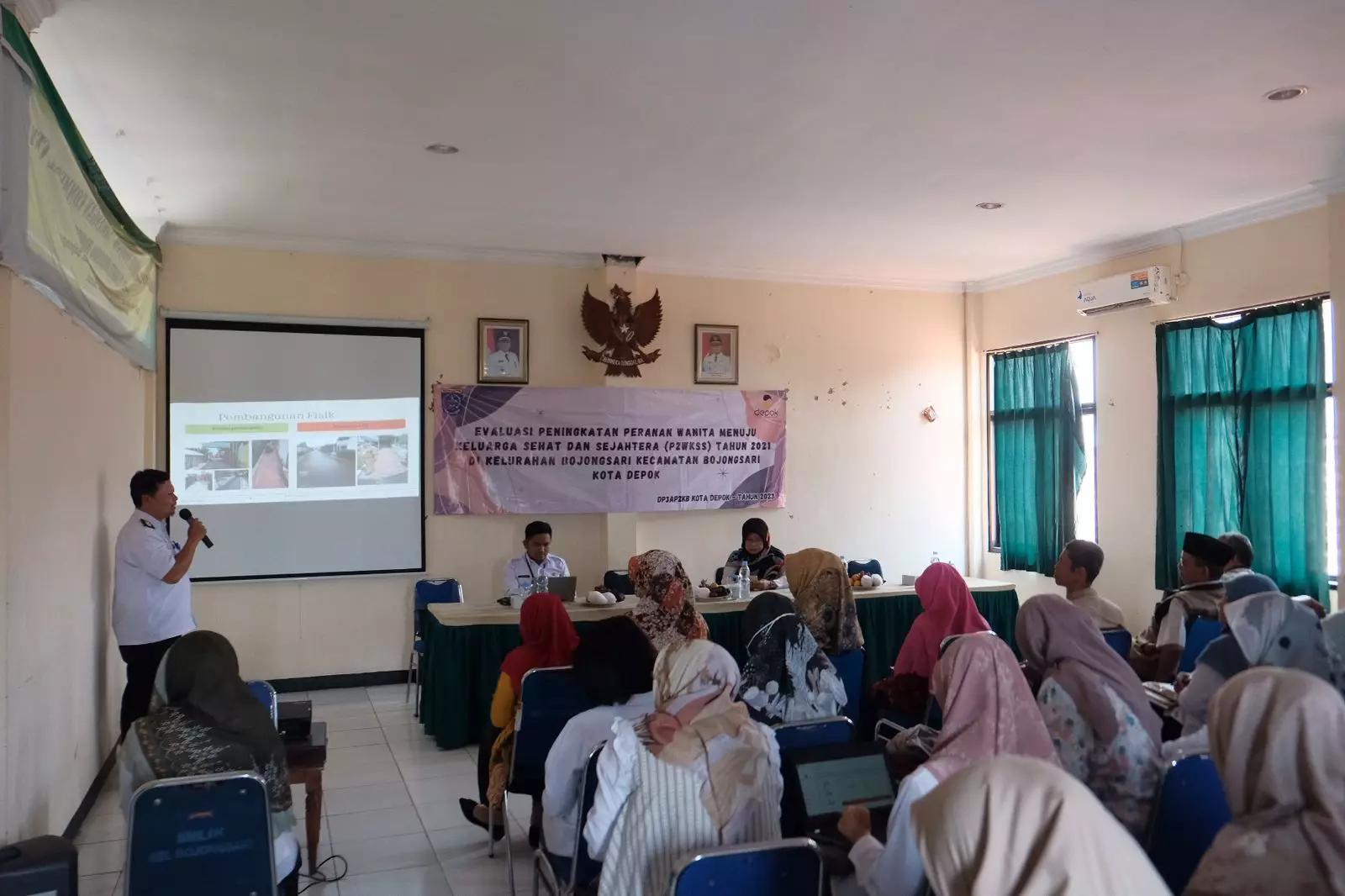DP3AP2KB Monitoring dan Evaluasi P2WKSS RW 02 Bojongsari, Semua Berjalan Baik