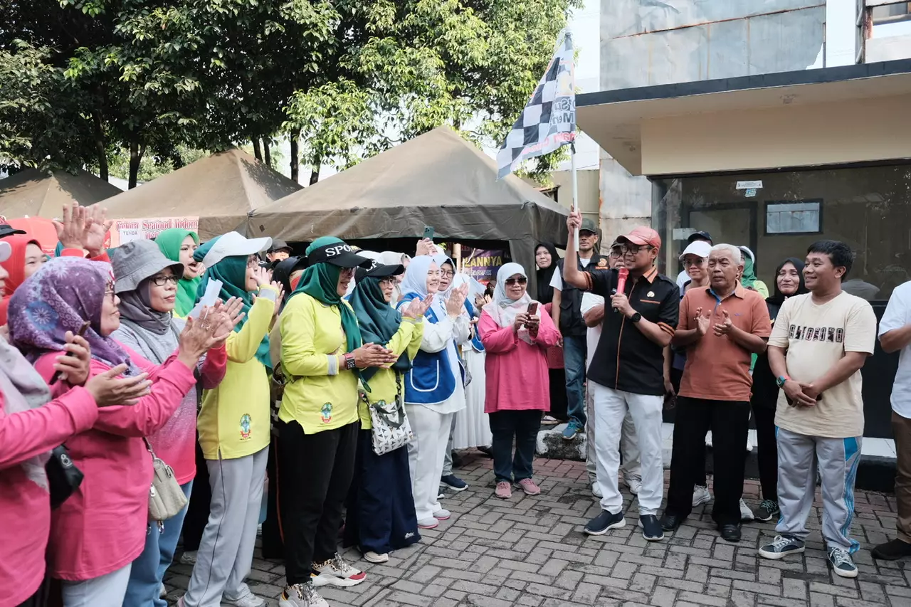 Wakil Wali Kota Lepas Peserta Jalan Santai Saat Cilodong Expo 2023