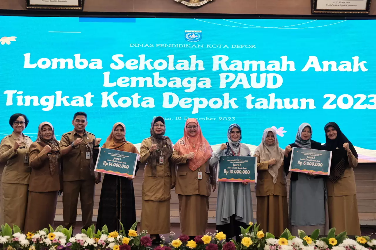 Disdik Serahkan Hadiah Sekolah Ramah Anak Lembaga PAUD Tingkat Kota Depok 2023