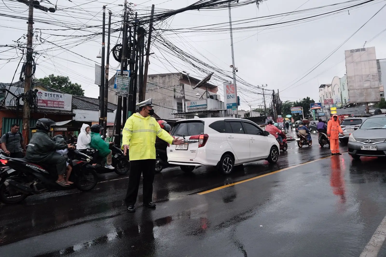 Pengguna Jalan Akui Penerapan MRLL di Kawasan Tugu Batu Sawangan Efektif Urai Kemacetan