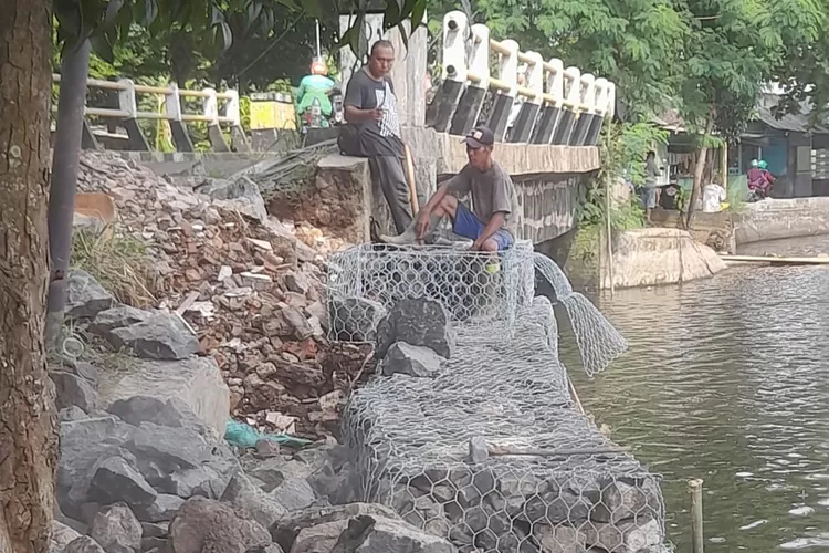 Warga Lega, Perbaikan Longsor Situ Tujuh Muara Dimulai