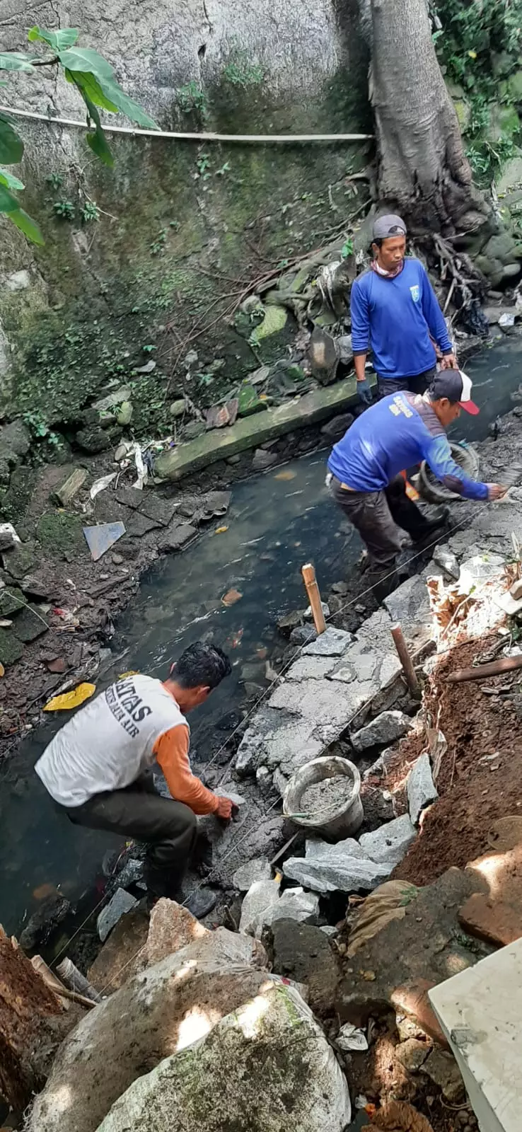 Satgas DPUPR Depok Tangani Turap Inlet Kali Cipinang yang Roboh