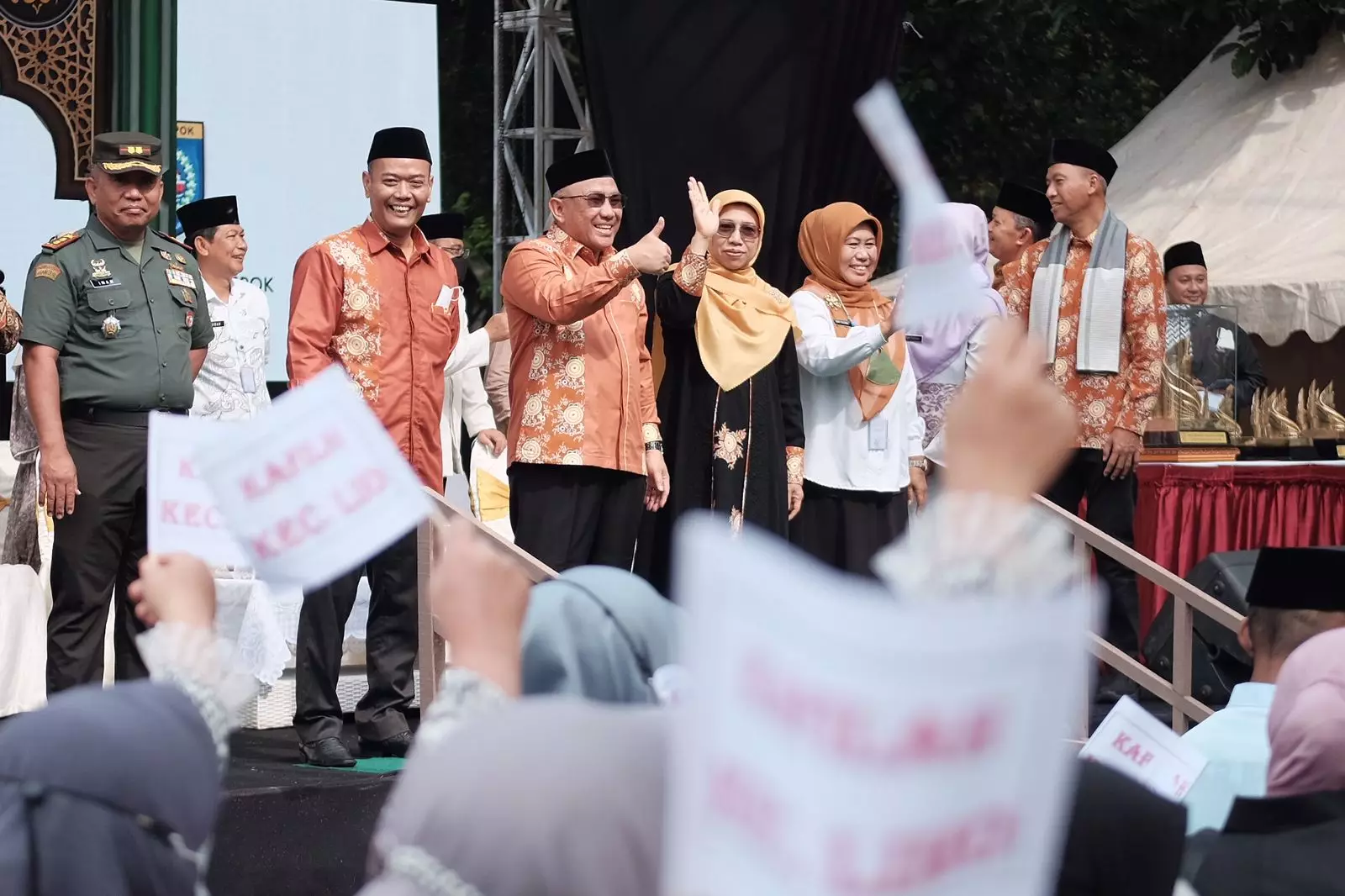 Kafilah 11 Kecamatan Ramaikan Pawai Defile STQH Tingkat Kota Depok