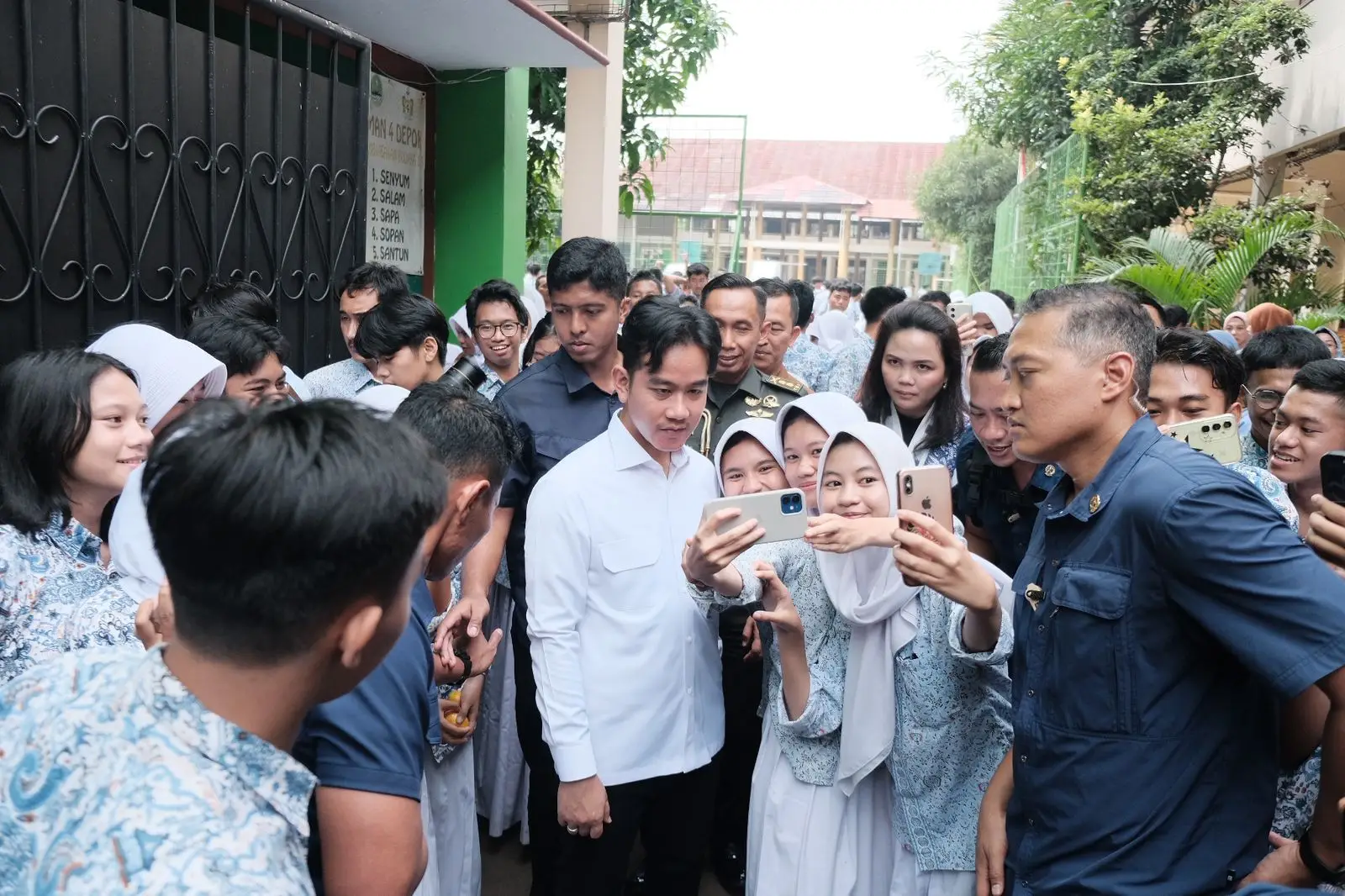 Dukung Penuh Program MBG, Lurah Sukatani Monitor Langsung ke Lingkungan