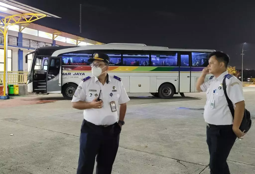 Manfaatkan Libur Nataru, Ribuan Penumpang Berangkat dari Terminal Jatijajar