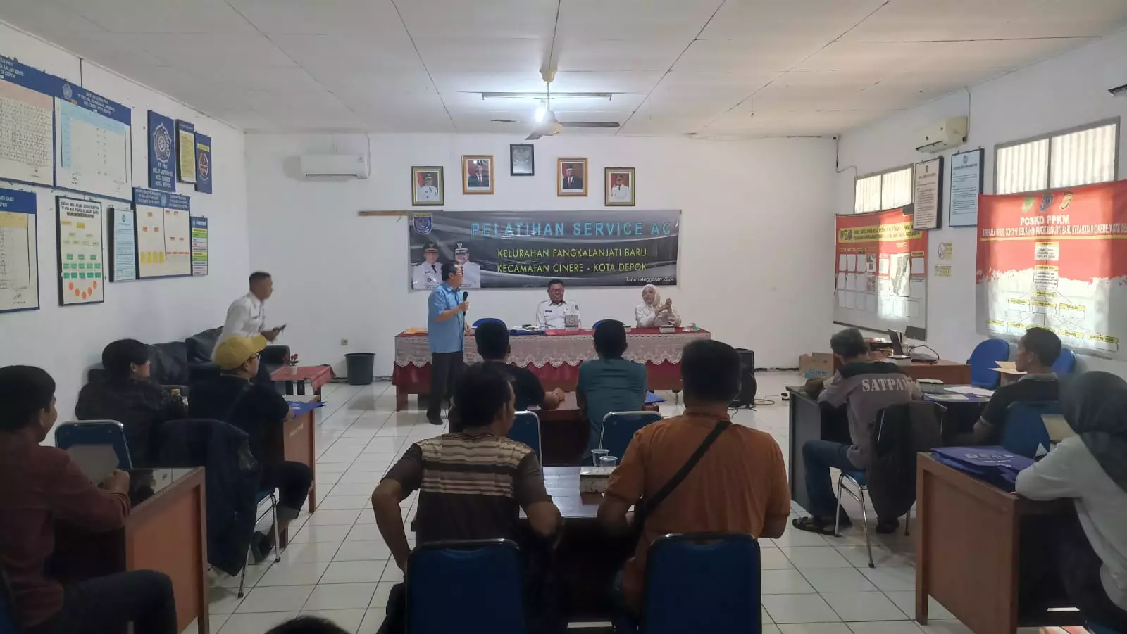 Lurah Pengkalan Jati Baru Beri Pesan Positif Kepada Peserta Pelatihan Servis AC