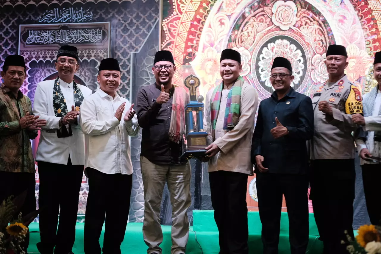 Wakil Wali Kota Bersama Forkopimda Serahkan Sejumlah Piala ke Pemenang Lomba MTQ XXIII