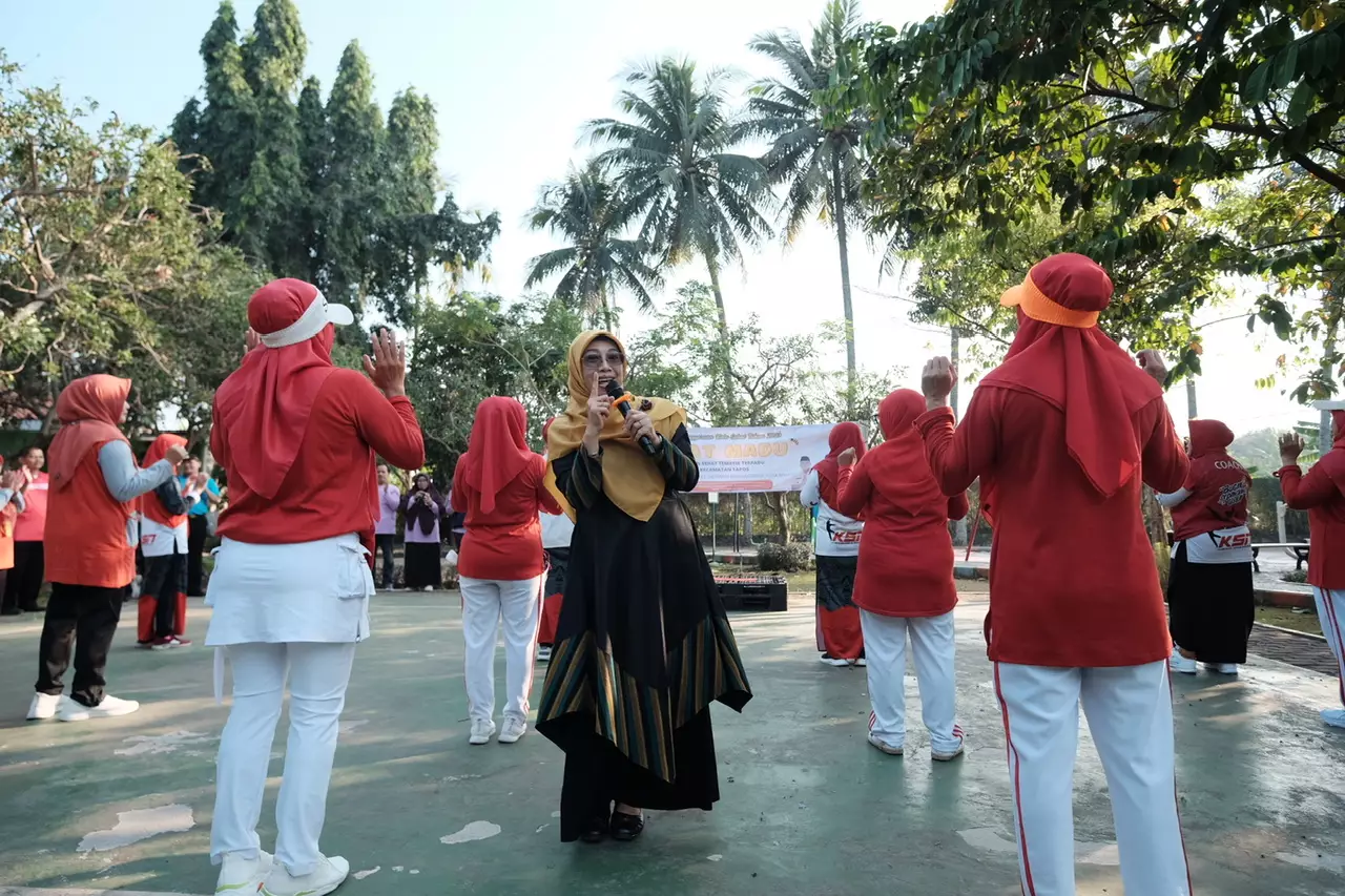 Ketua FKS Depok Hadiri Senam Sehat Bersama Warga Tapos