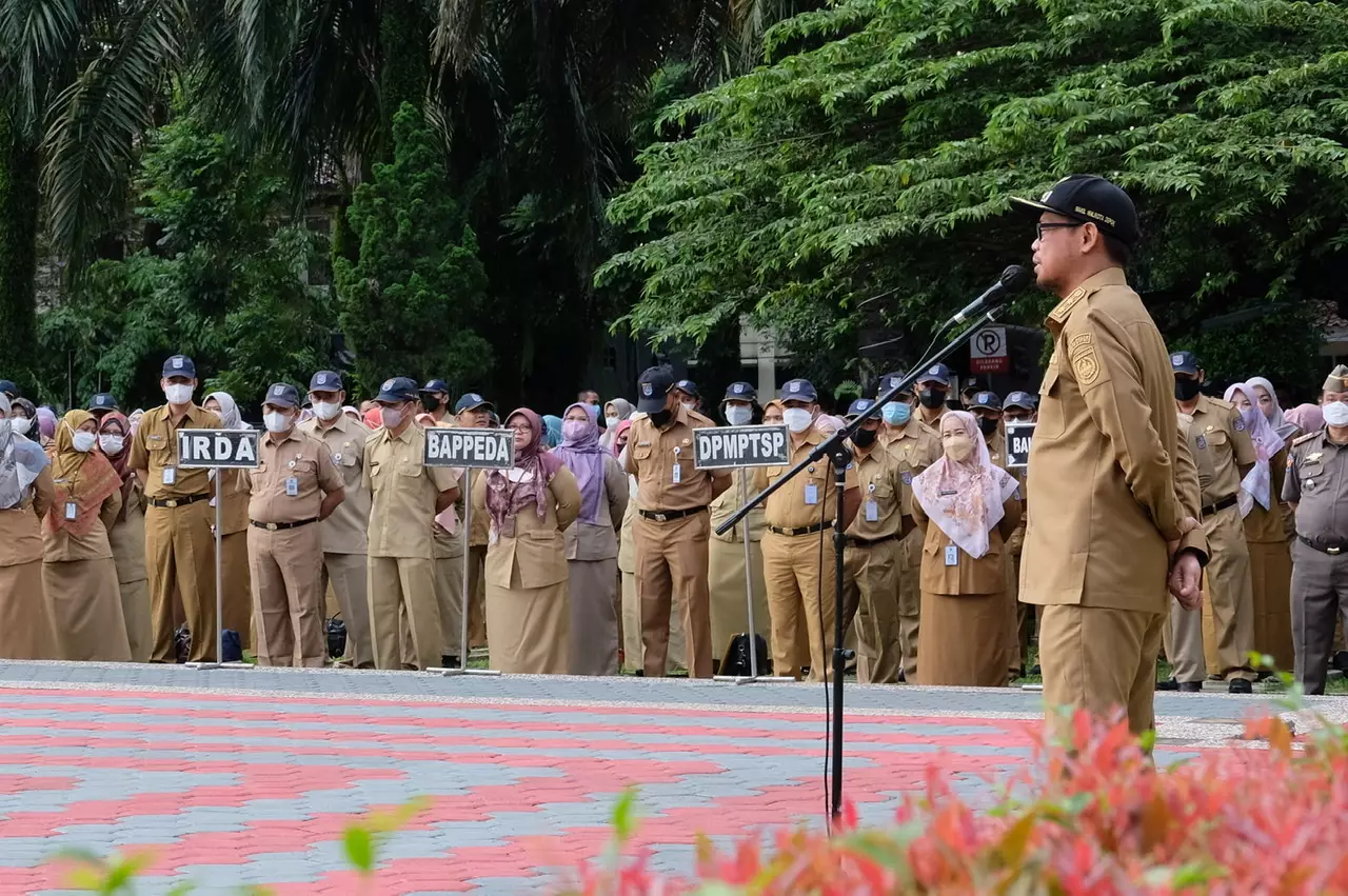 Wakil Wali Kota Pimpin Apel Pagi ASN di Balai Kota