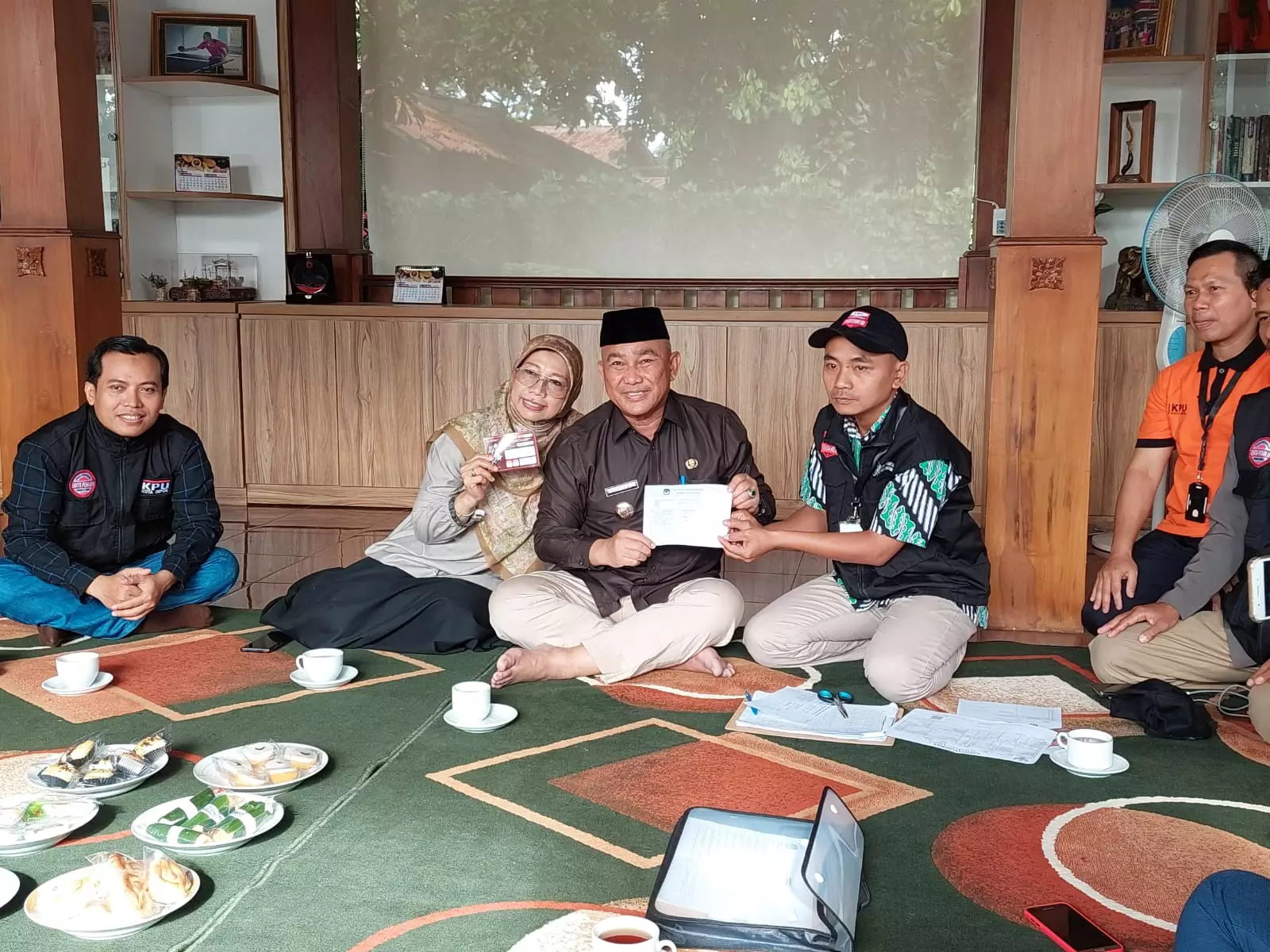 Didampingi Ketua KPU, Pantarlih Coklit ke Kediaman Wali Kota Depok