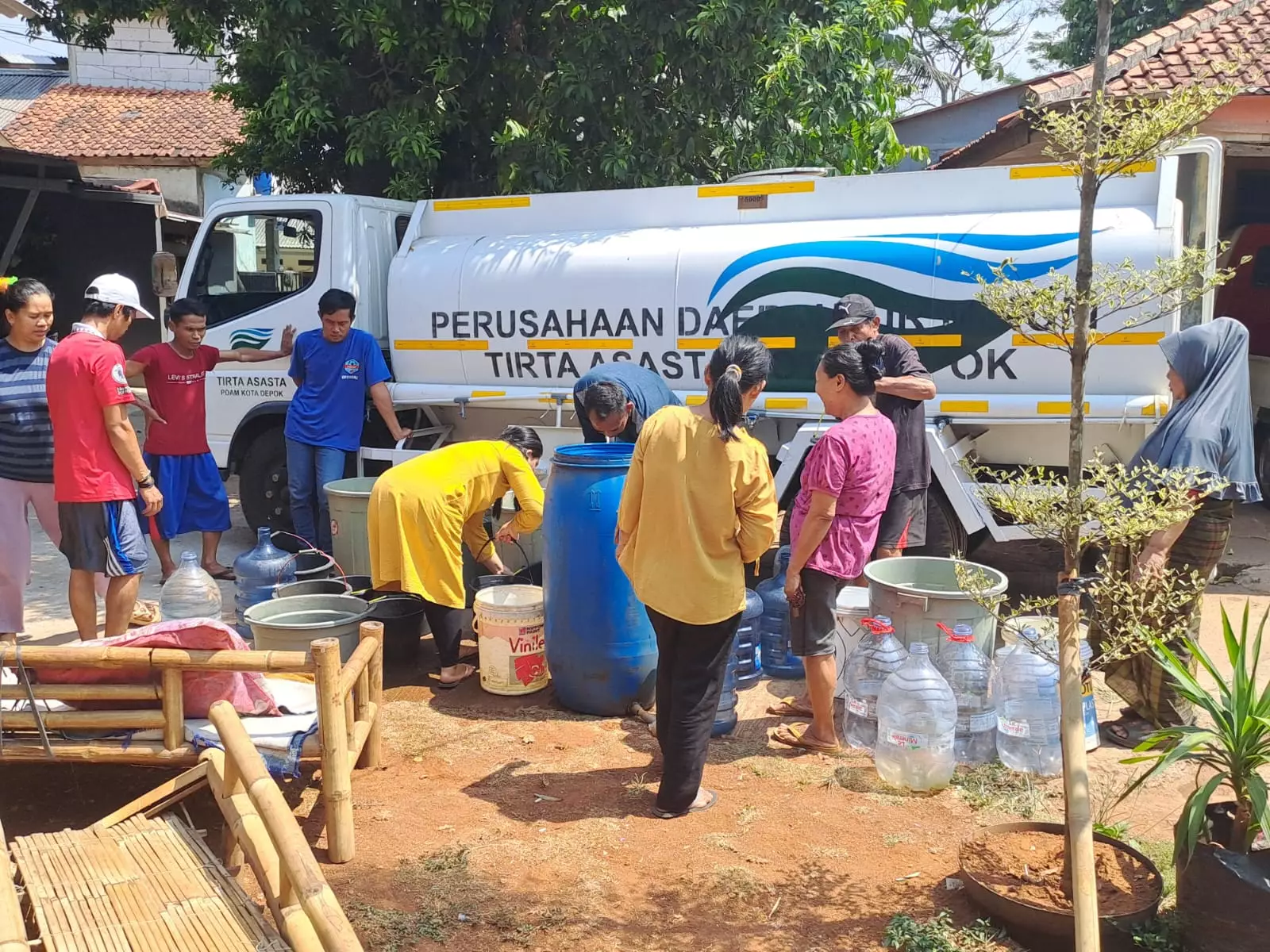 PT Tirta Asasta Distribusikan 200 Ribu Liter Air Bersih Untuk Warga Terdampak Kekeringan