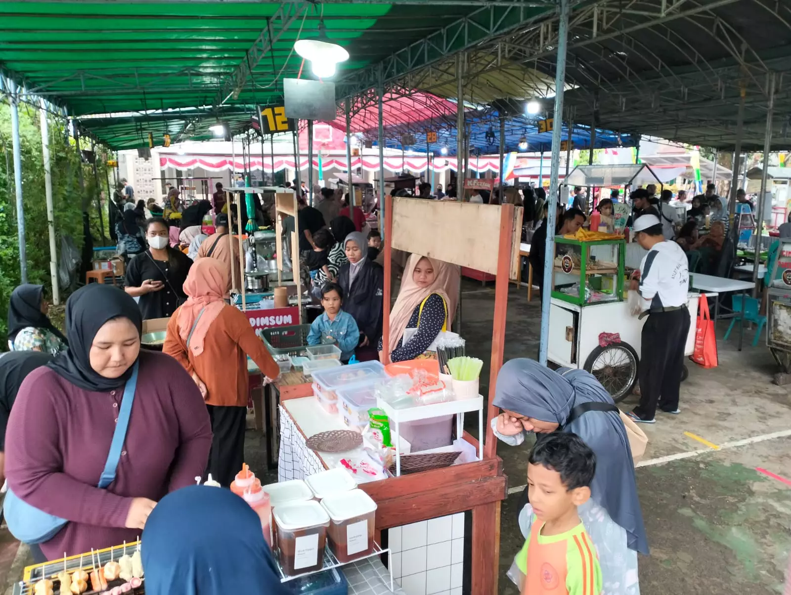 Tingkatkan Ekonomi Warga, RW 06 RJB Gelar Bazar Ramadan