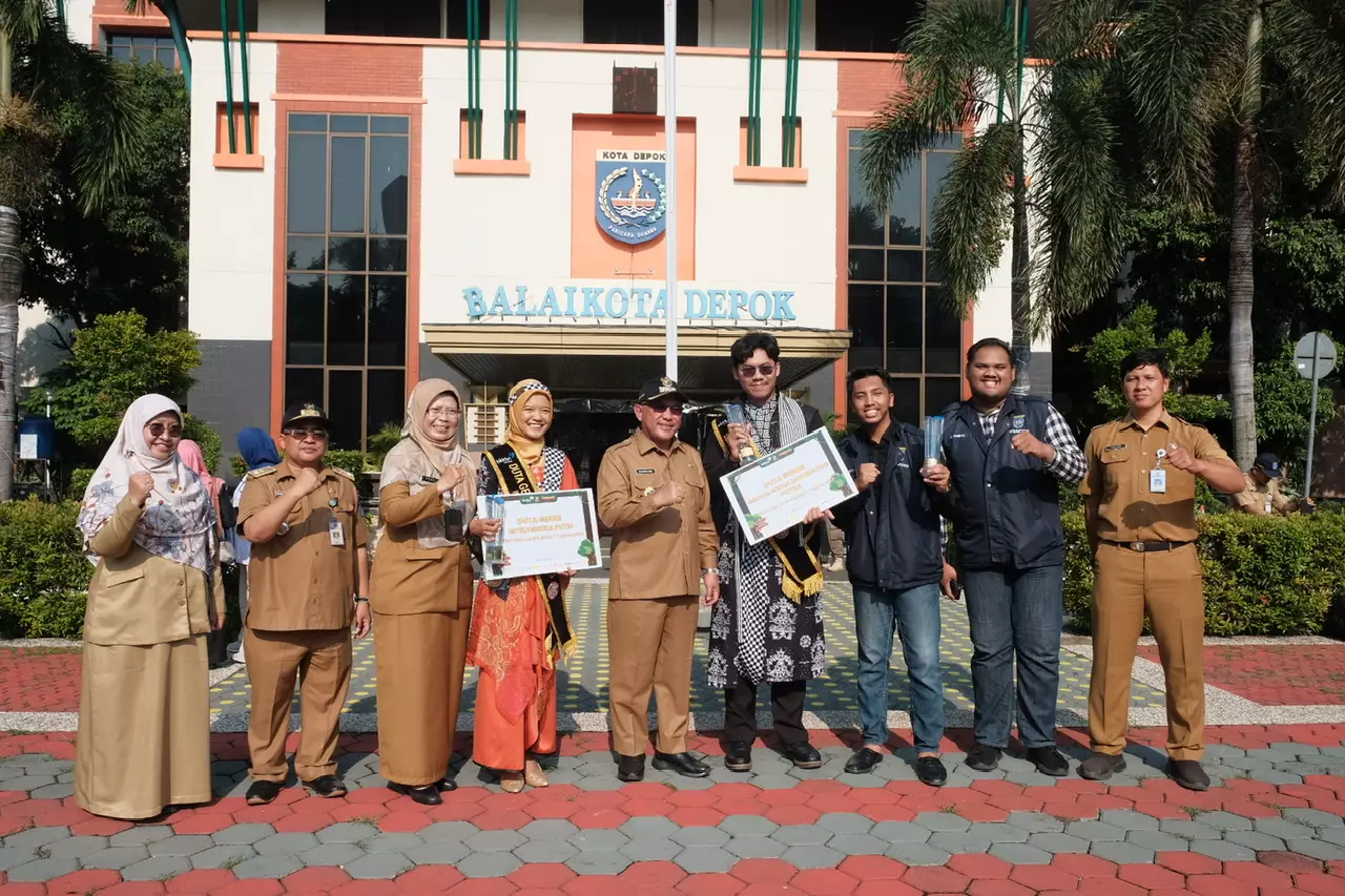 Wali Kota Depok Serahkan Sejumlah Penghargaan Saat Apel Pagi