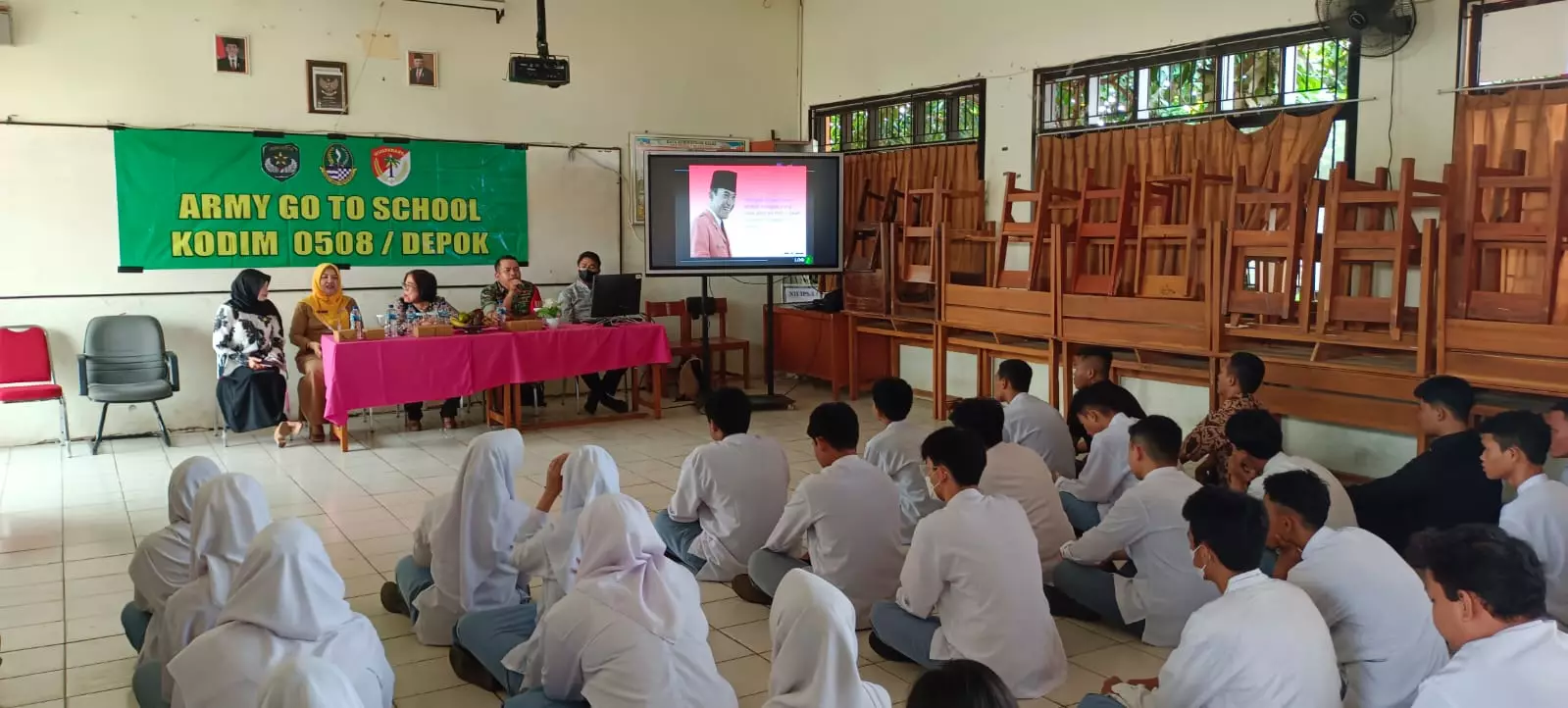 Koramil 06/Cimanggis Tingkatkan Nasionalisme Generasi Muda Lewat Program Army Go To School