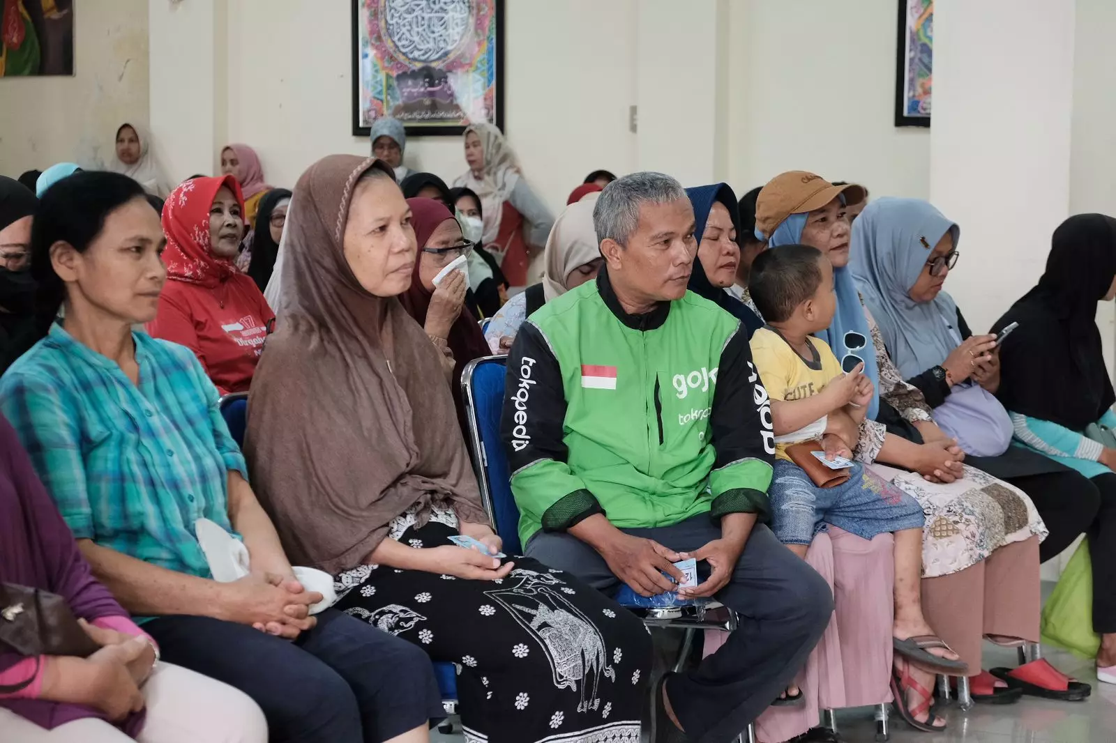 Operasi Pasar Bersubsidi di Sukmajaya, Warga Mengaku Terbantu