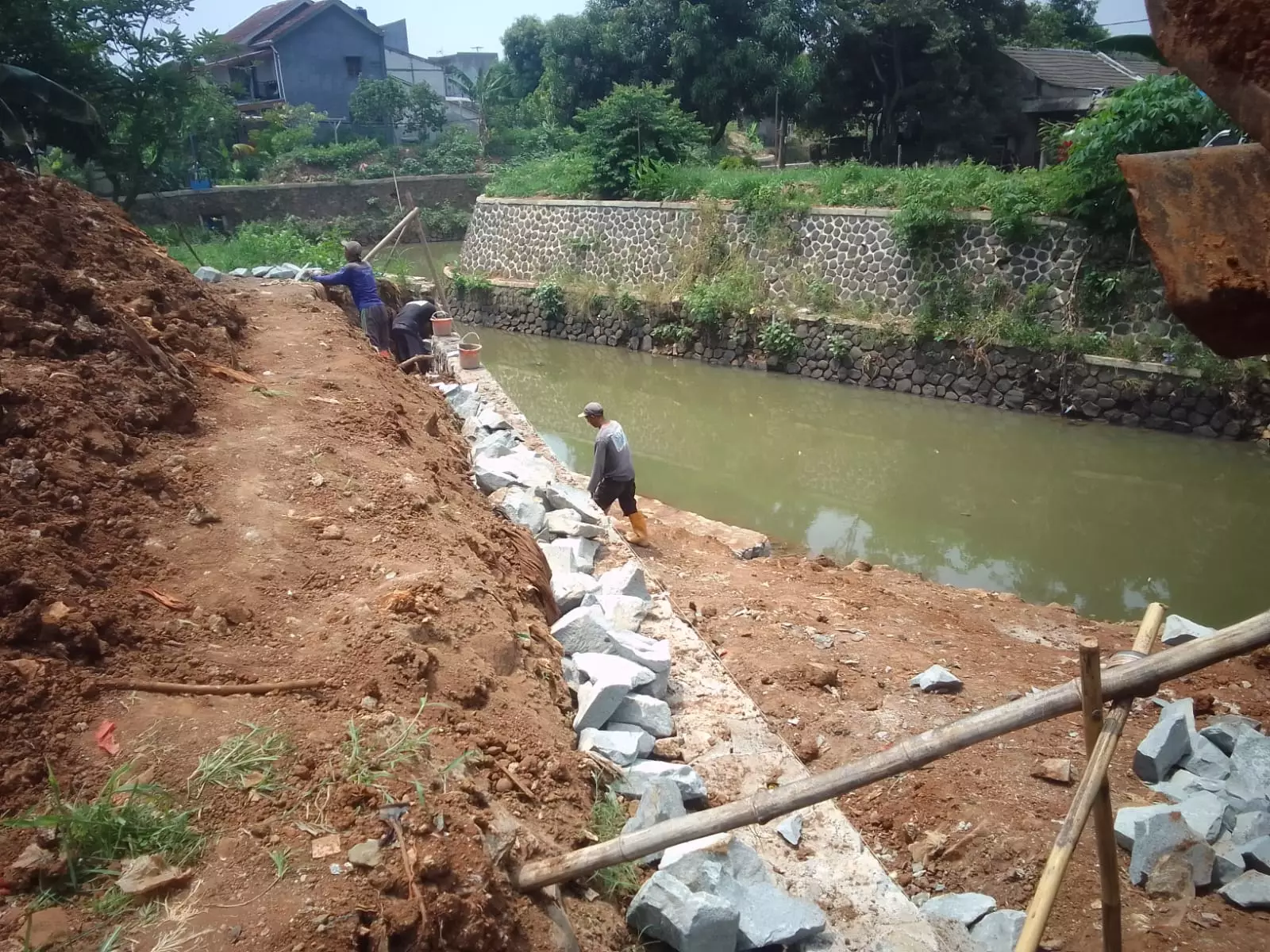 DPUPR Perbaiki Turap Kali Angke Sepanjang 10 Meter