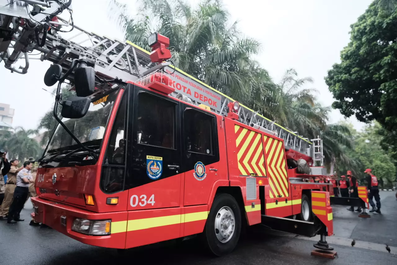 Damkar Depok Miliki Mobil Tangga Hibah dari Jepang