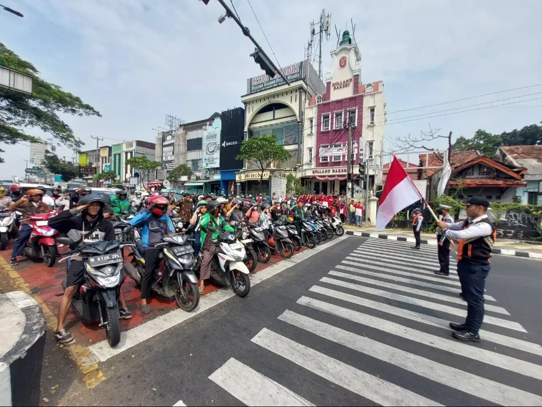 Suasana Detik-detik Proklamasi RI di Simpang Margonda-Juanda