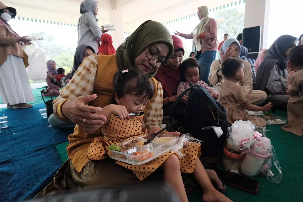 Pemberian Makanan Tambahan Lokal Disambut Antusias Warga Depok