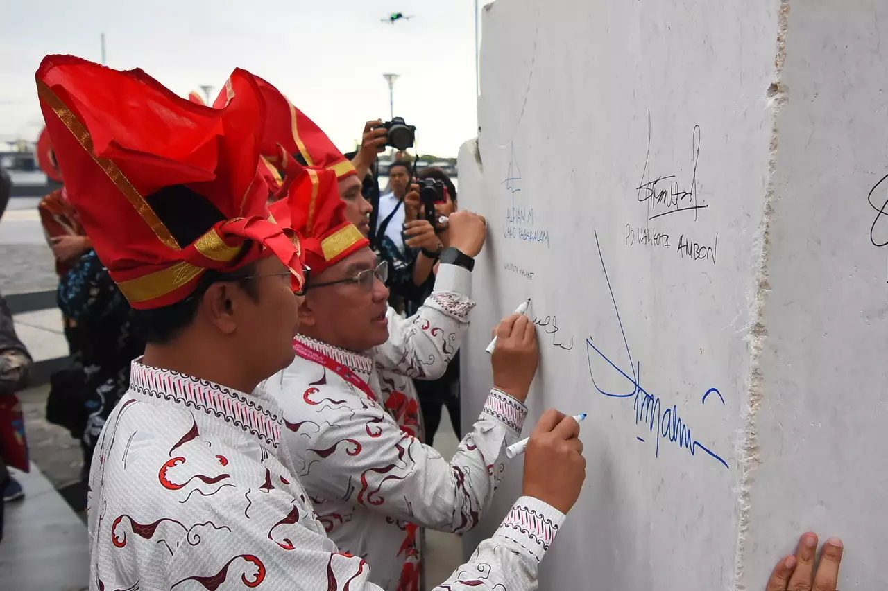 Wali Kota Depok Ikut Tandatangani Batu Prasasti APEKSI XVI