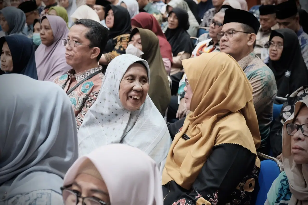 Potret Kebersamaan ASN Pemkot Depok dengan Para Emak Asuh