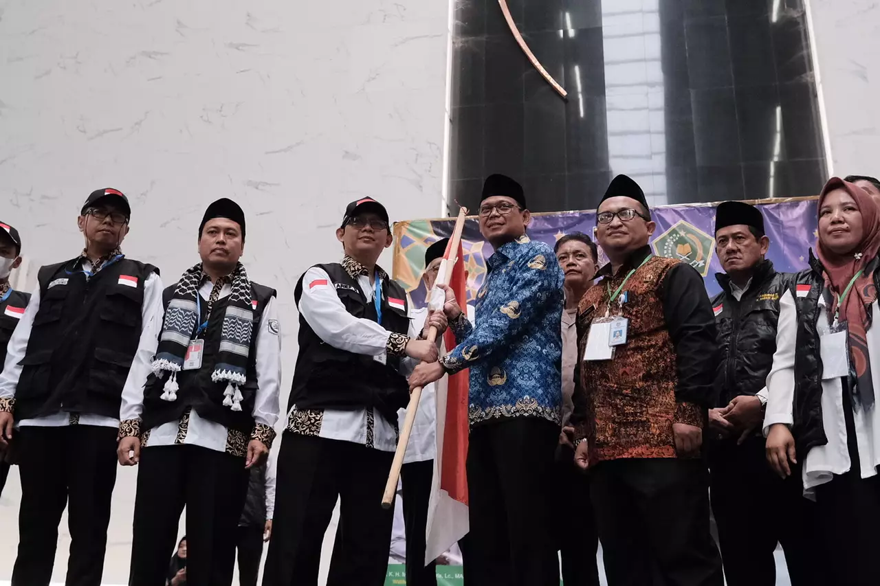 Wakil Wali Kota Lepas Kloter Kedua Jamaah Calhaj Kota Depok di UIII