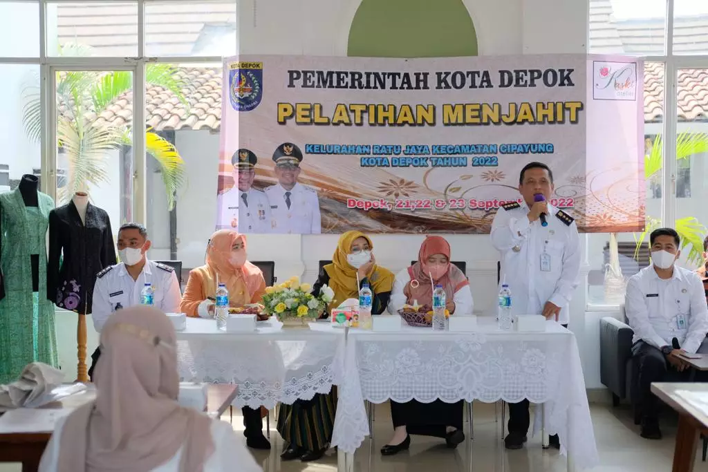 Kelurahan Ratu Jaya Gelar Pelatihan Dasar Menjahit dan Tata Rias