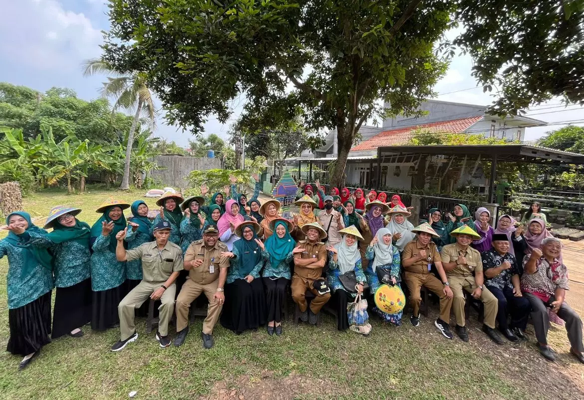 RW 05 Cilodong Maju Tingkat Kota Lomba Aku Hatinya PKK