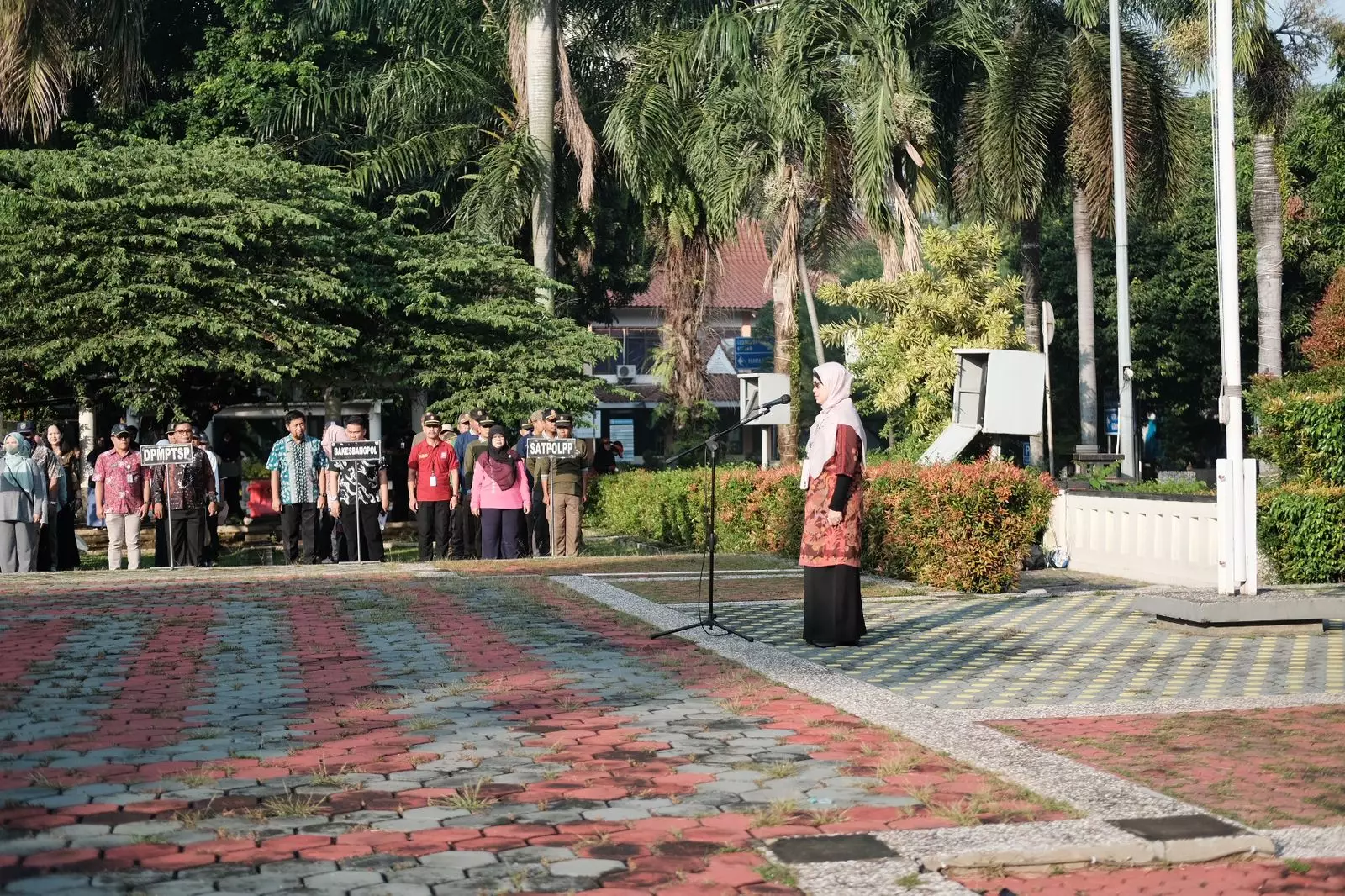 Jadi Pembina Apel Pagi, Kepala Disdukcapil Sampaikan Sejumlah Rencana Kerja 2024