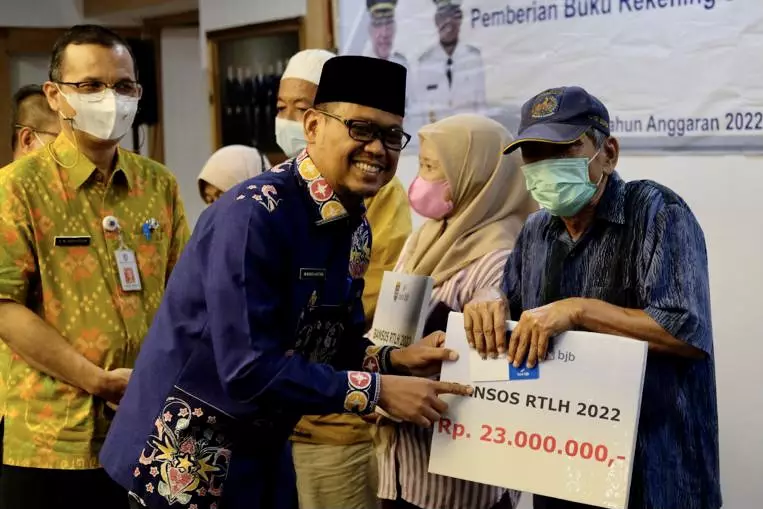 Pemkot Depok Serahkan Bantuan Perbaikan RTLH Program KDS kepada 674 Penerima Manfaat