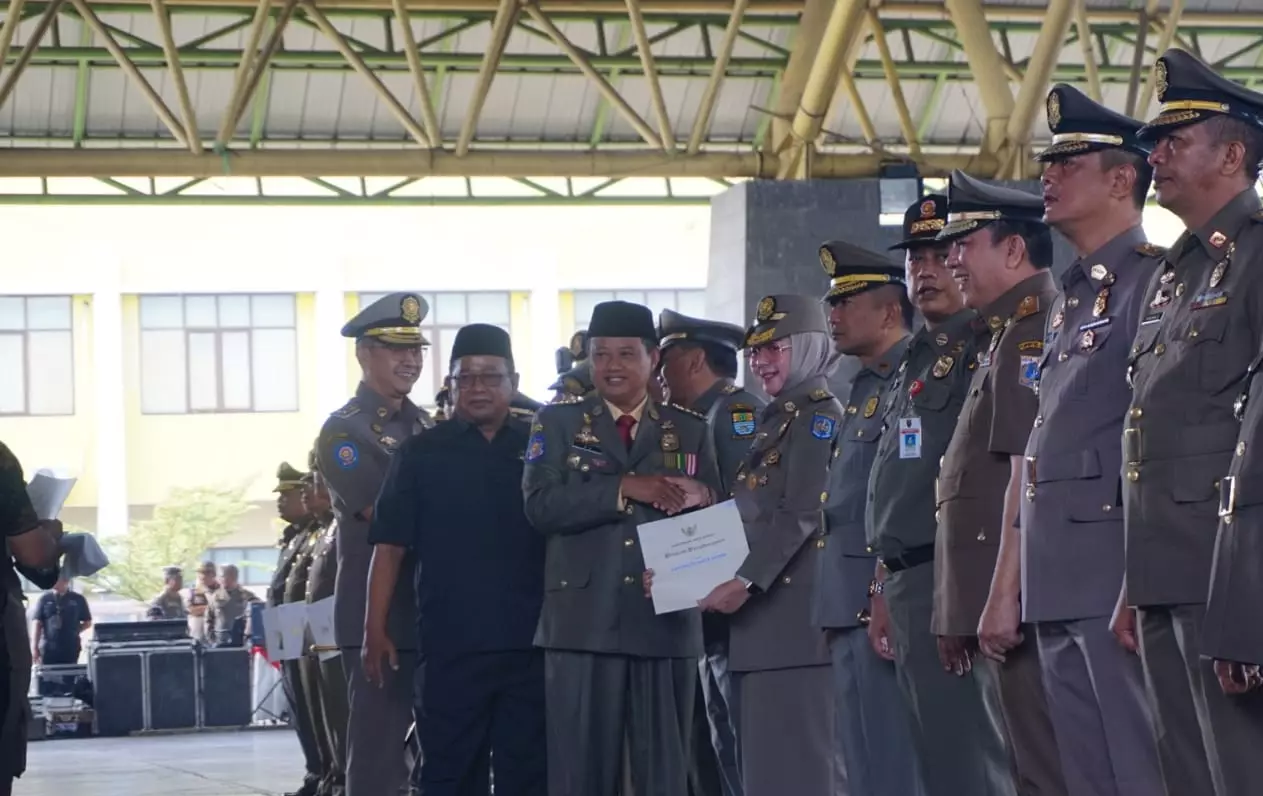 Satpol PP Depok Diganjar Tiga Penghargaan dari Jabar