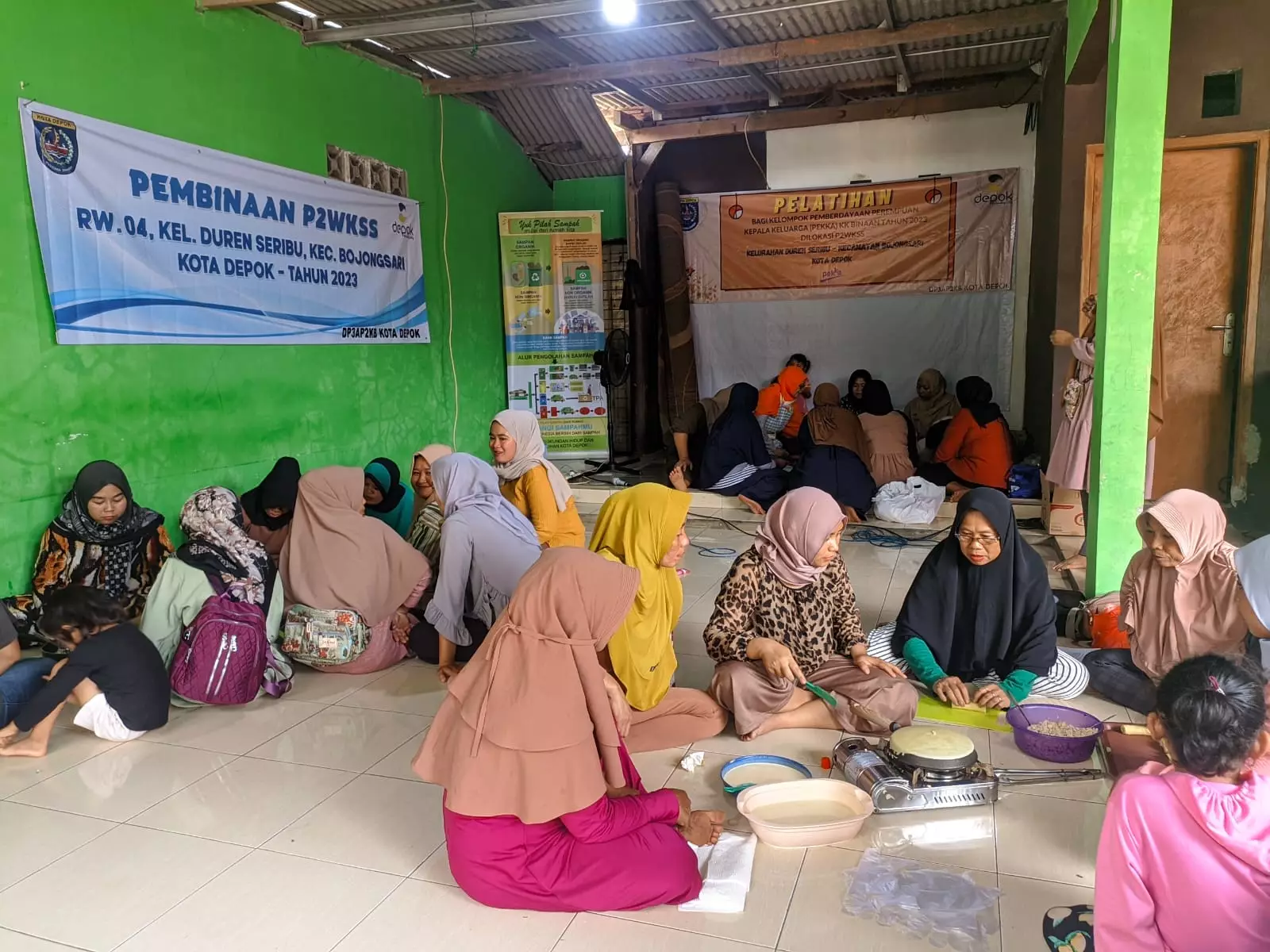 Puluhan Perempuan Kepala Keluarga RW 04 Duser Dilatih Mengolah Makan Tradisional
