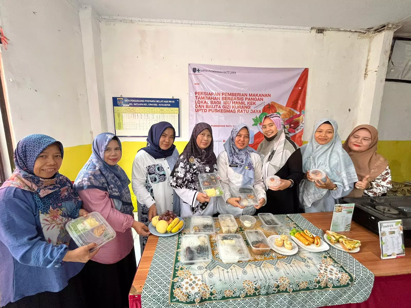 Puskesmas Ratujaya Ajari Kader Posyandu Membuat Makanan Tambahan Bagi Ibu Hamil dan Balita Gizi Kurang