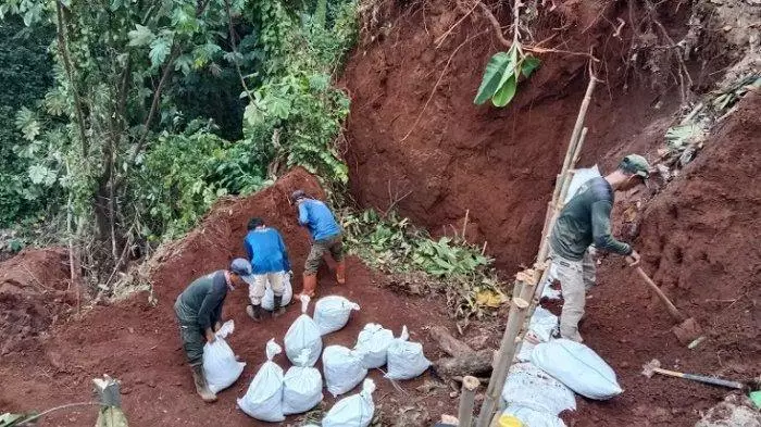 Longsor di Sekitar TPA Cipayung, DLHK Depok Beri Tanggapan