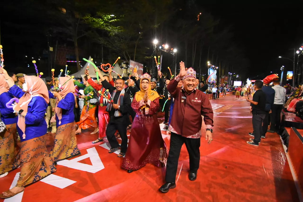 Rombongan Pemkot Depok Ikut Memeriahkan Pawai Budaya APEKSI XVI