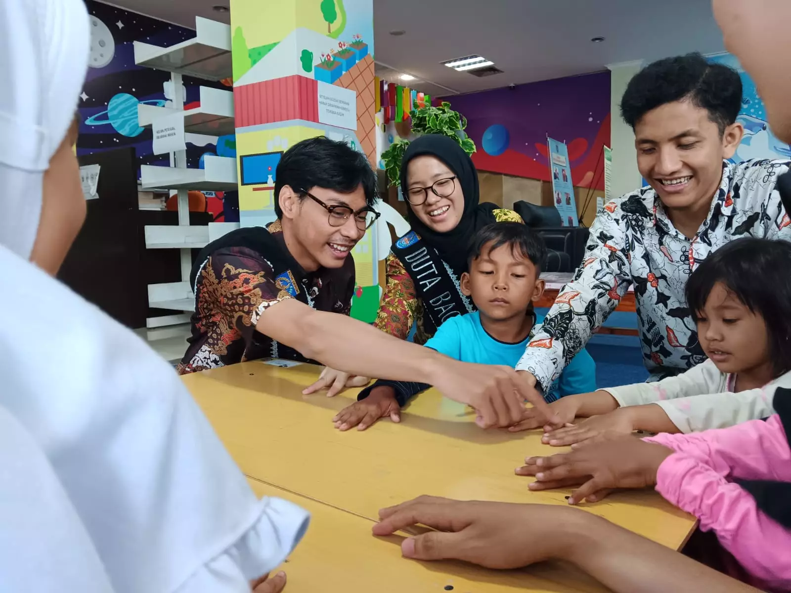 Duta Baca Lakukan Kunjungan Edukasi Ke Perpustakaan Umum Depok