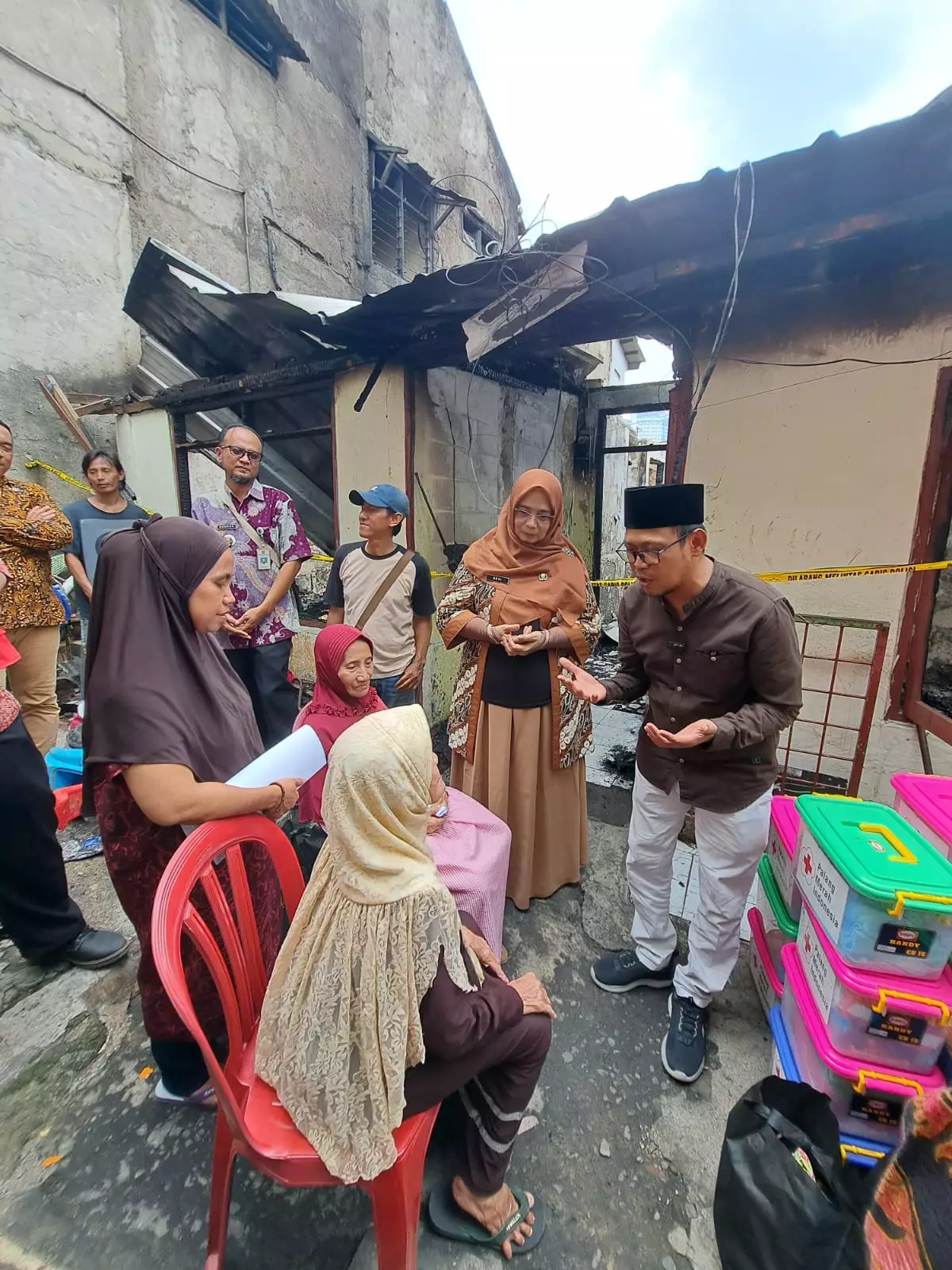 Wakil Wali Kota Depok Tinjau Warga Penyintas Kebakaran di Pocin