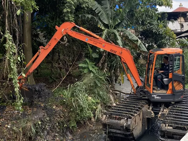 Satgas DPUPR Lakukan Normalisasi Kali Cipinang