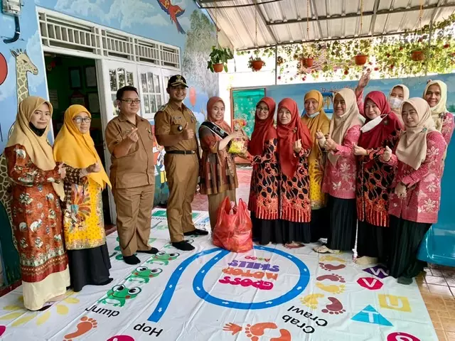 Cegah Stunting, PKK Kelurahan PGS Bagikan 50 Paket Makanan Menu B2SA