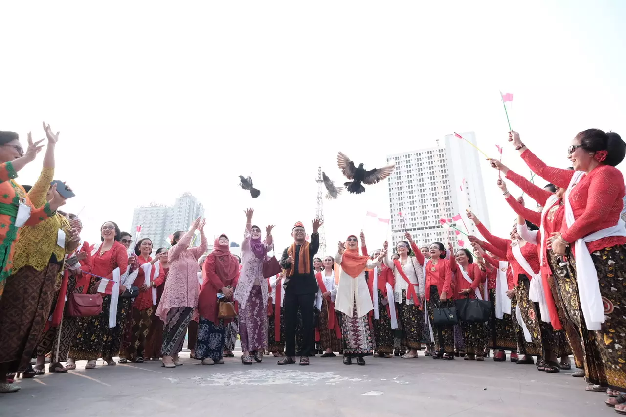 Depok Berkebaya Ramaikan Hari Kebaya Nasional 2024