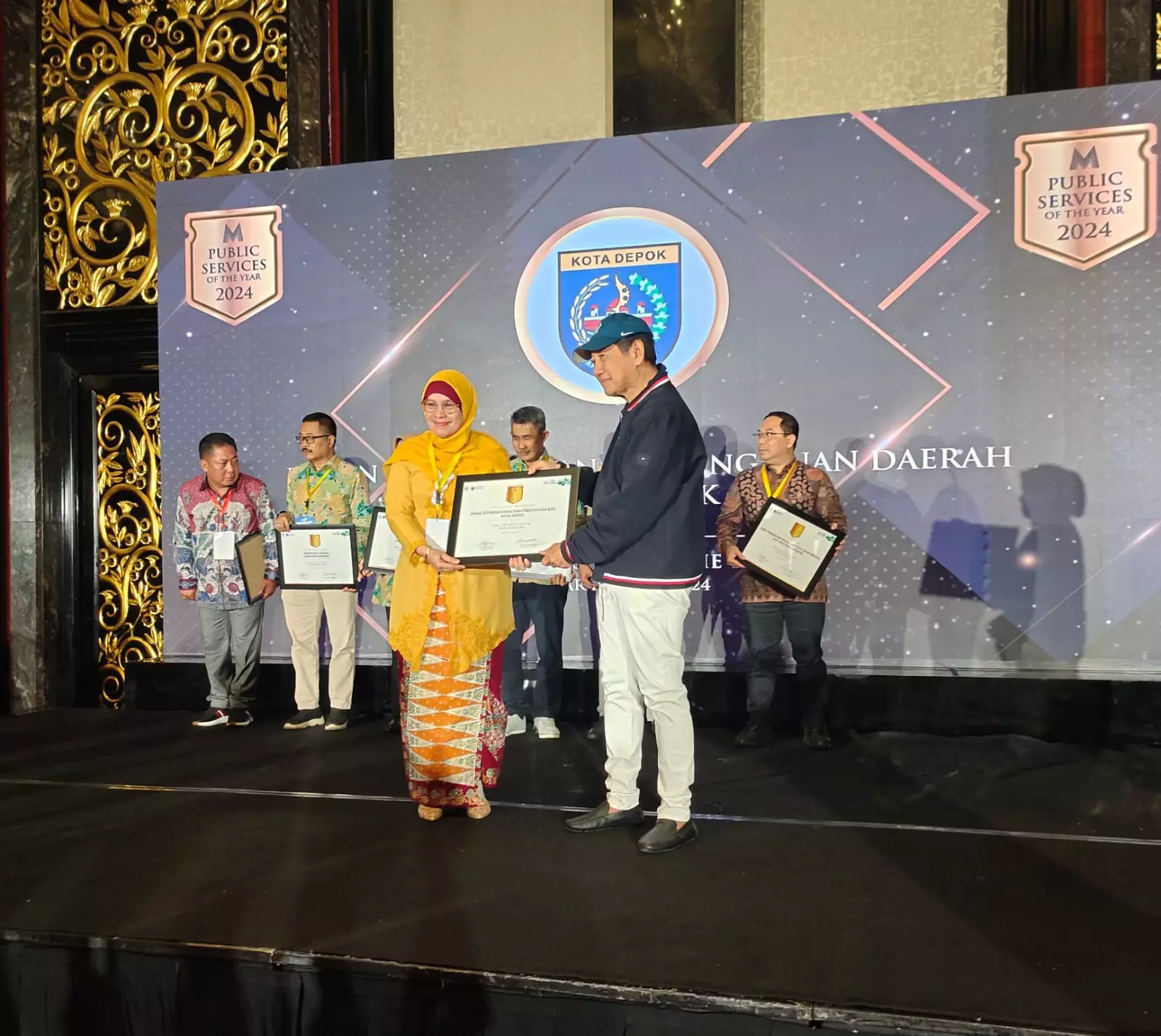 Disdukcapil Depok Sabet Penghargaan Public Service of The Year Jabar Banten 2024