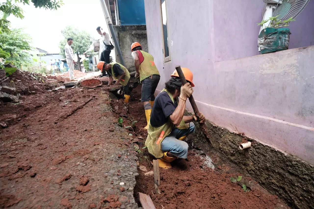 Pokmas Jaya Bersama Bangun Drainase di RW 07 Kelurahan Cilangkap