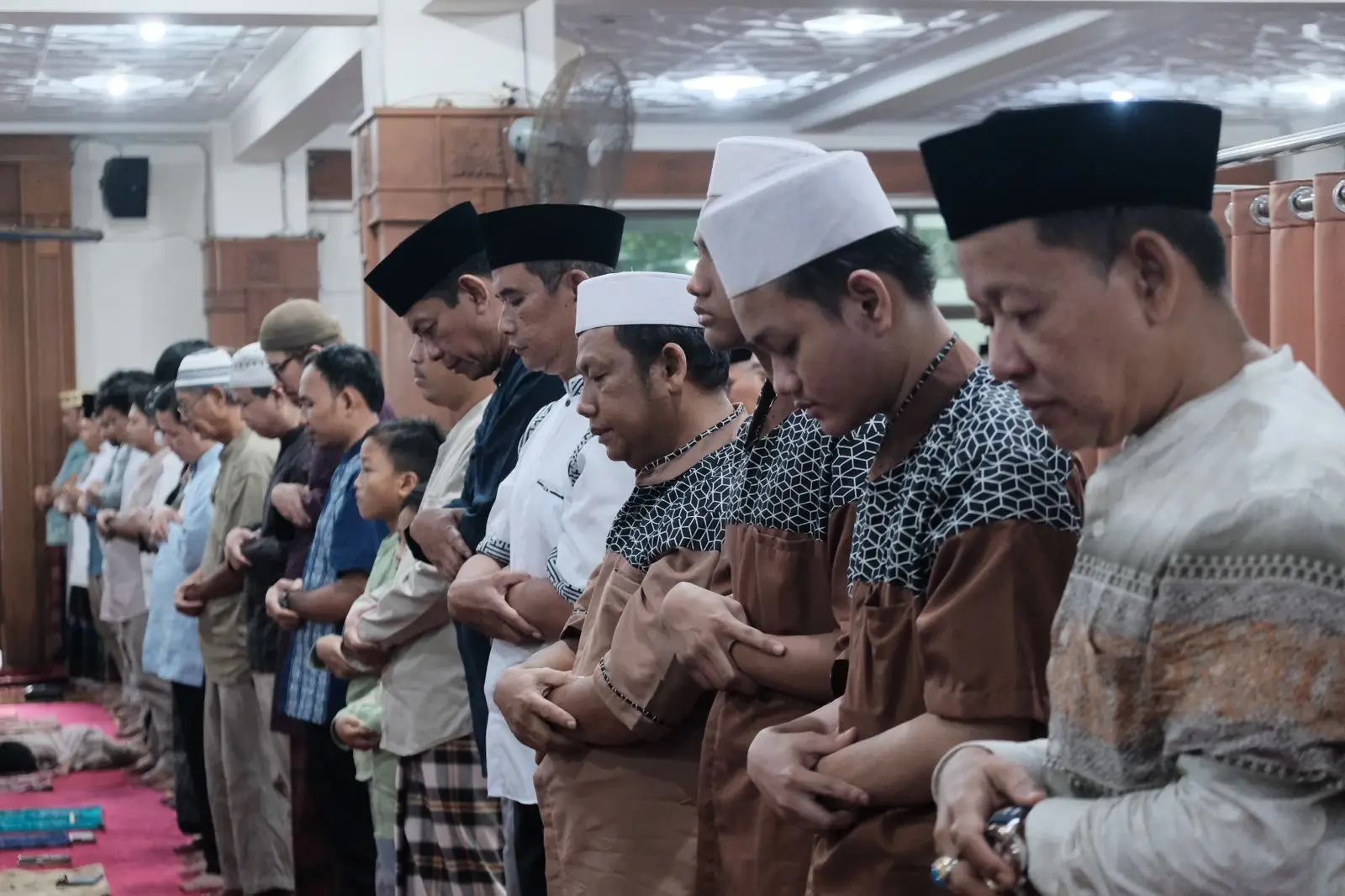Berlangsung Khidmat, Ribuan Warga Depok Salat Id di Masjid Agung Baitul Kamal