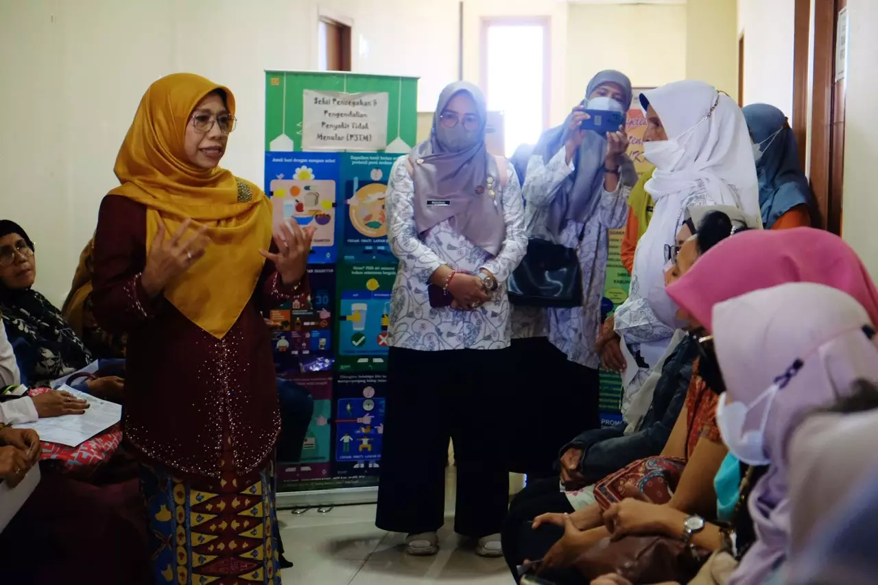 Bunda Elly Tinjau Pemeriksaan PAP Smear dan IVA di Balai Kota