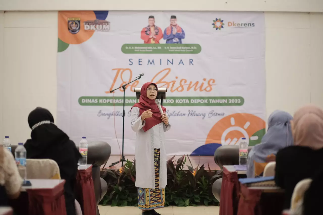 Bunda Elly Beri Motivasi Kepada Peserta Seminar Ide Bisnis