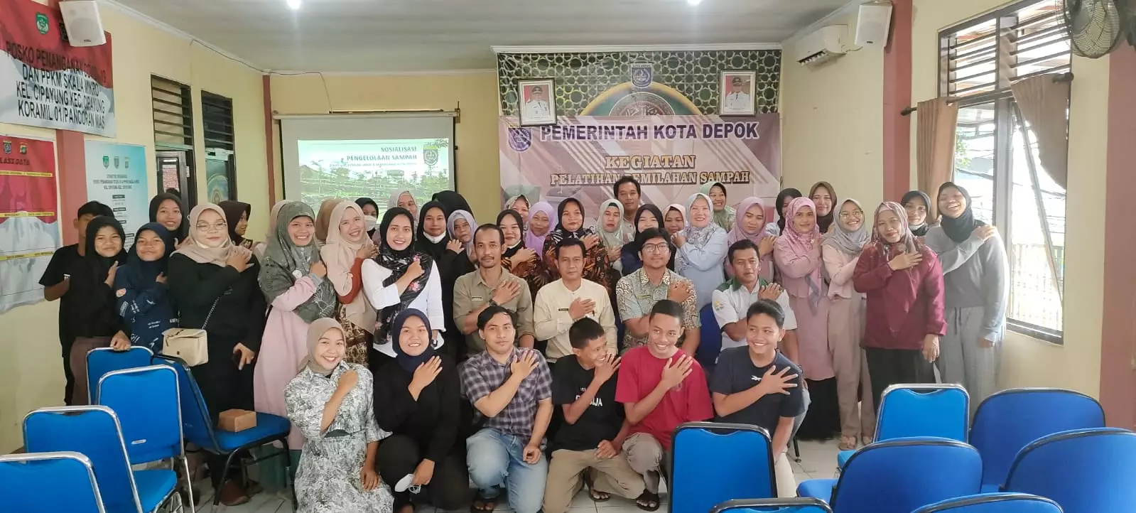 Ratusan Warga Cipayung Dilatih Pilah Sampah Pilah dari Rumah