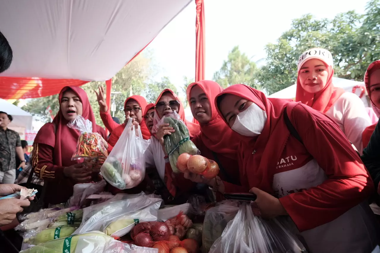 Warga Serbu Pangan Murah di Cipayung Expo 2023